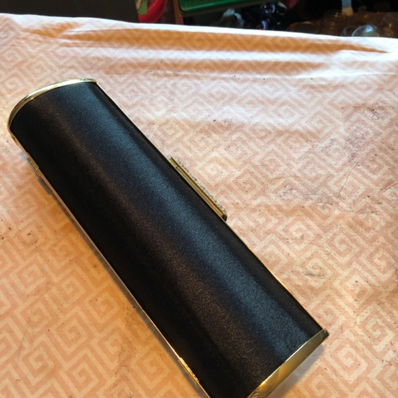 Sleek looking solid clutch , snap look, shoulder chain, elegant looking - Picture 3 of 5